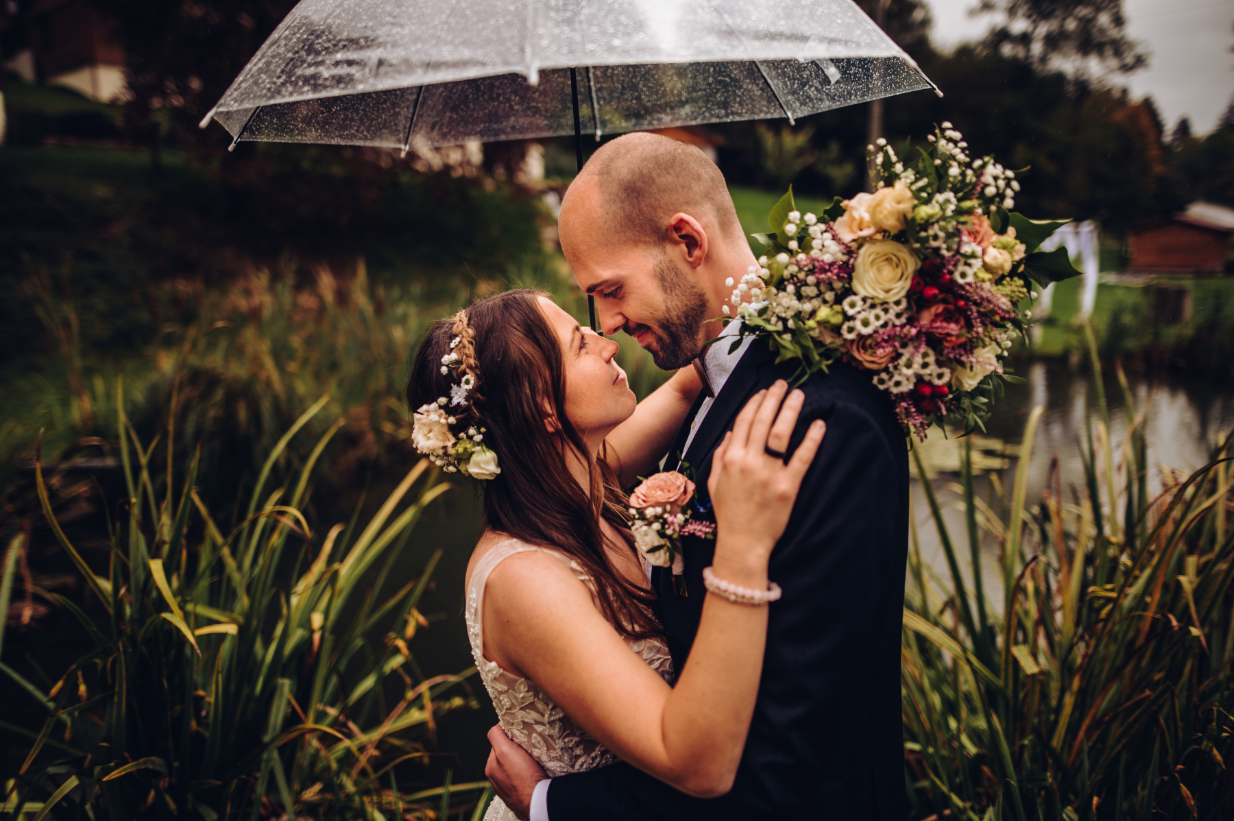 Svatební párové focení v dešti